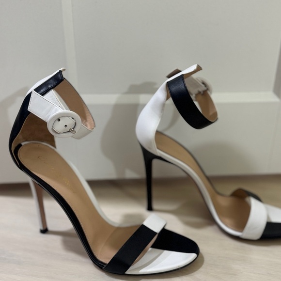 GIANVITO ROSSI Elegant Black and White Women's Heels - Picture 3 of 6
